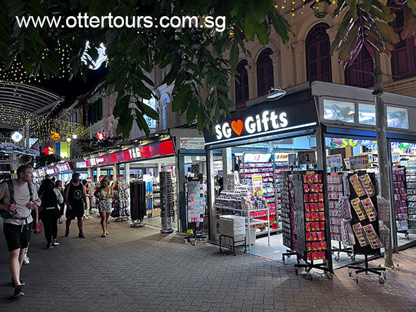 ChinaTown, Seafood Dinner at Popular Hawker Centre and Singapore River Cruise (Half Day Tour Package)