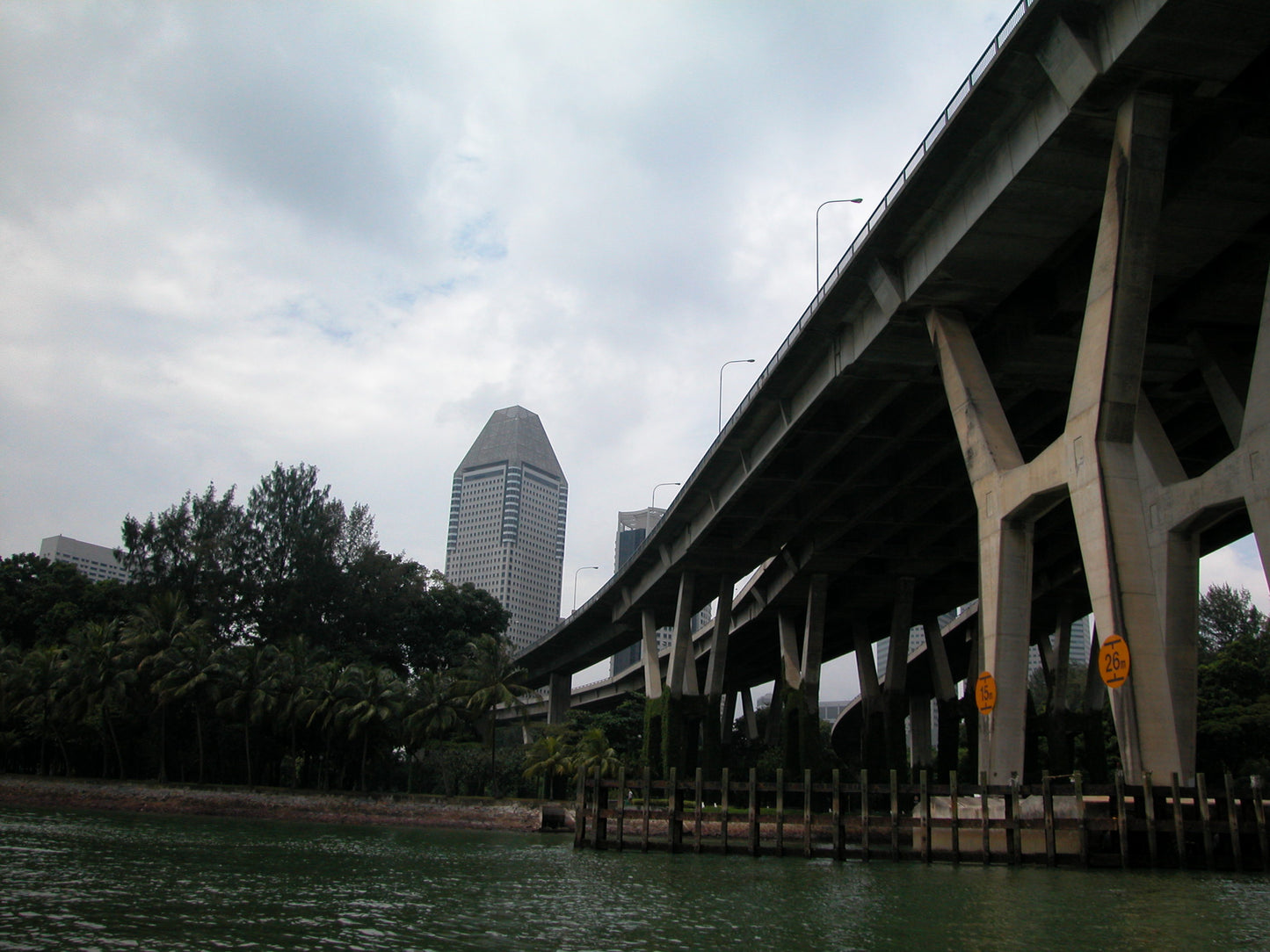 Marina Bay Watch -Educational Tour (4hrs) with Packed Lunch and Drinks