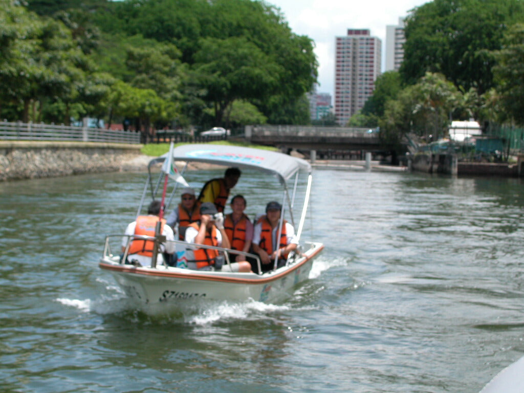 Marina Bay Watch -Educational Tour (4hrs) with Packed Lunch and Drinks