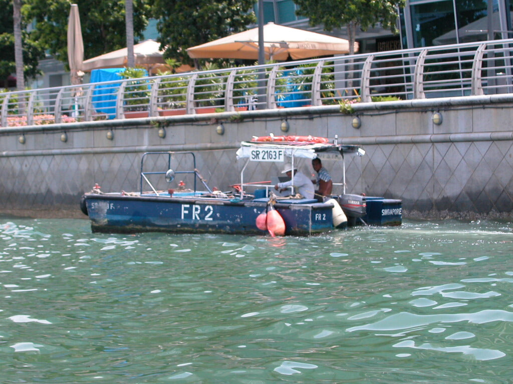 Marina Bay Watch -Educational Tour (4hrs) with Packed Lunch and Drinks