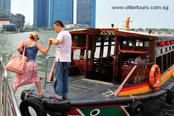 Seafood Dinner And Singapore River Cruise c/w Heritage Tour At Clarke Quay